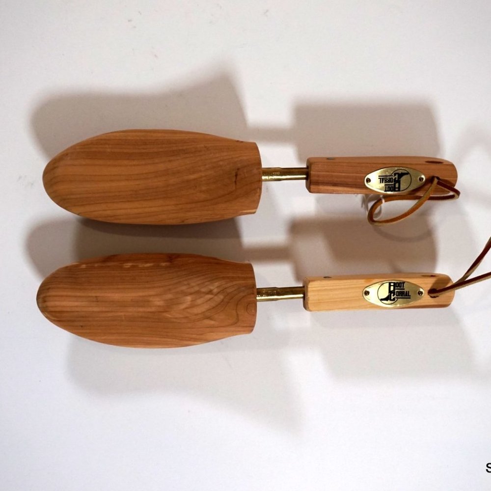 Boot Corral Deluxe Cedar Shoe / Boot Horns Size Mediu… Gem